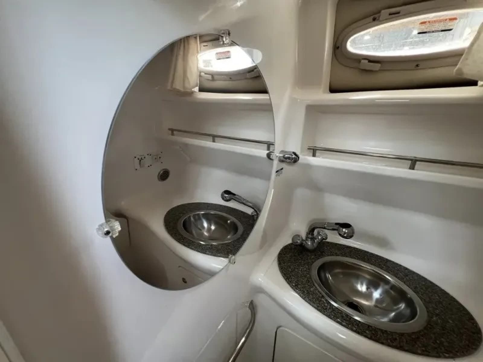 2013 Chaparral 290 Signature - Photo 22