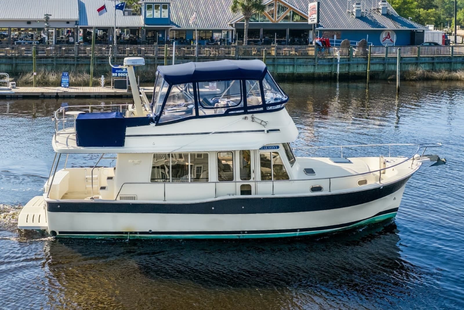 2009 Mainship Expedition 40 - Photo 1
