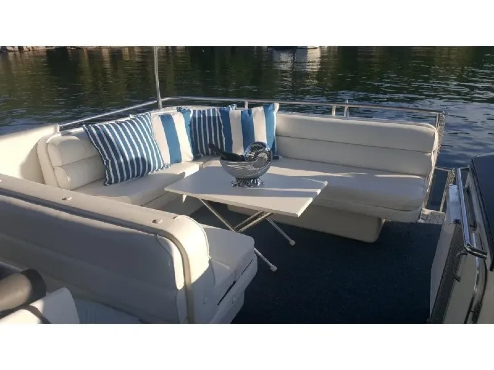 1989 Chris-Craft Catalina 381 - Photo 9