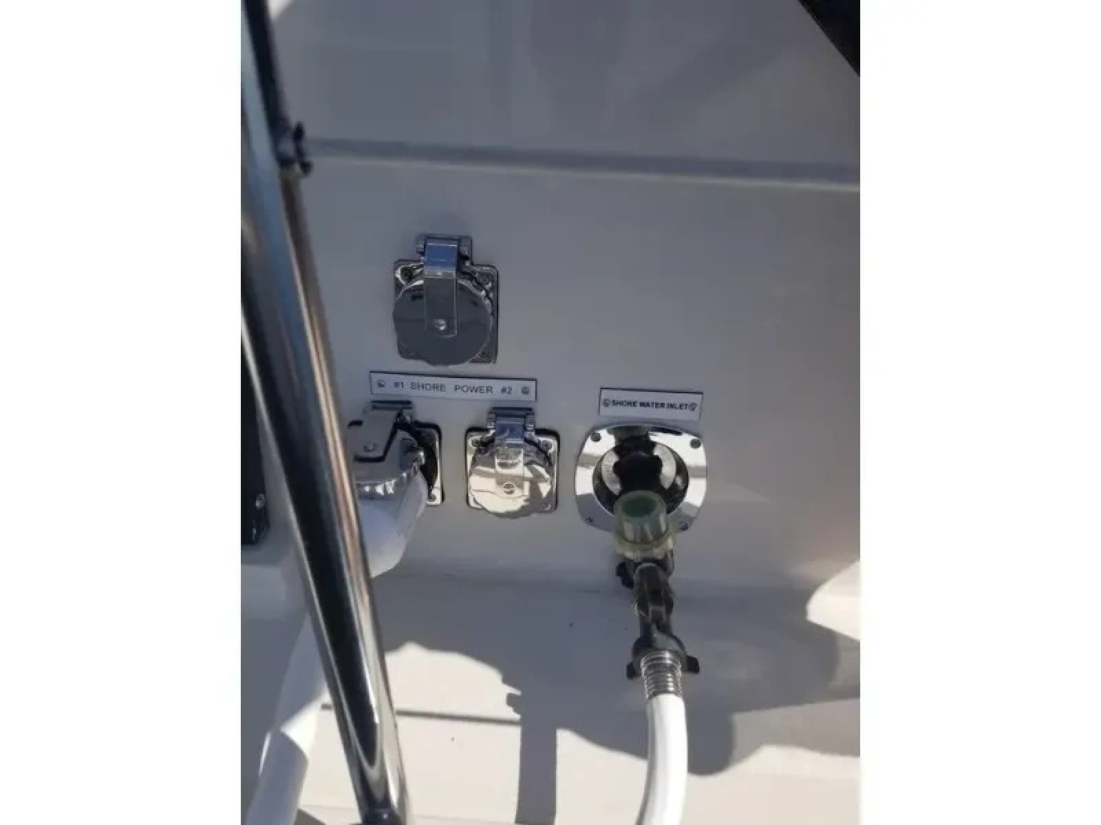 1989 Chris-Craft Catalina 381 - Photo 20