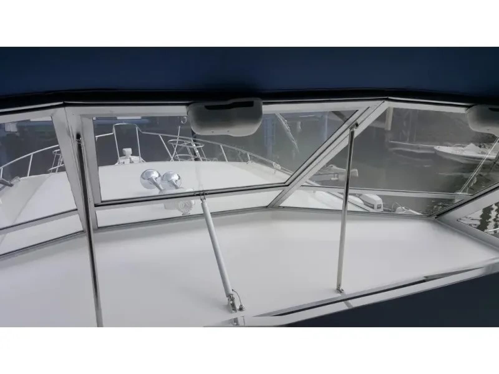1989 Chris-Craft Catalina 381 - Photo 8