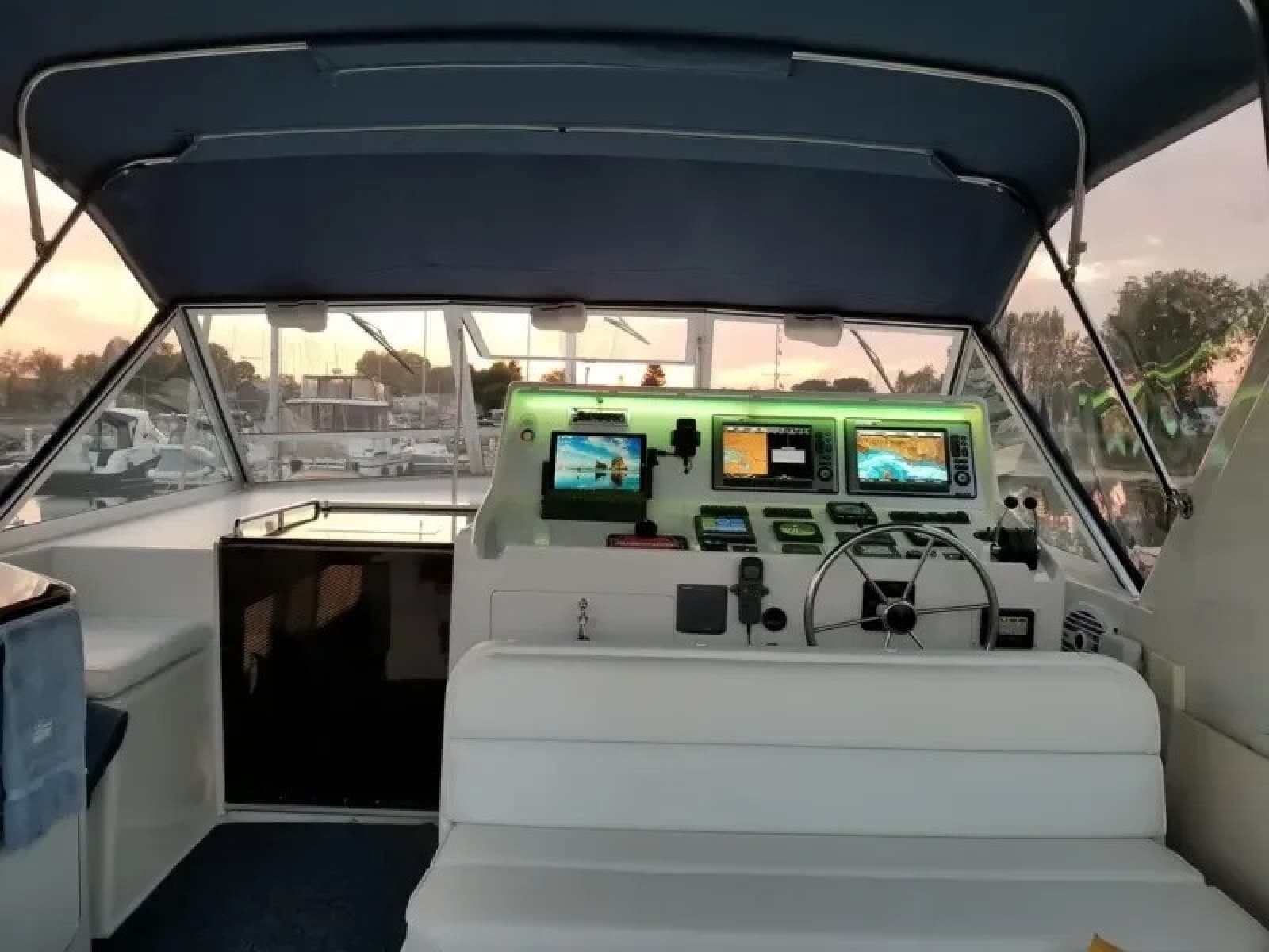 1989 Chris-Craft Catalina 381 - Photo 13