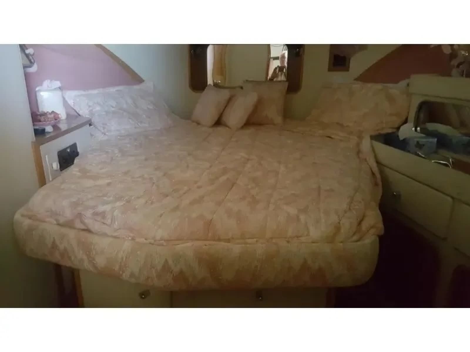 1989 Chris-Craft Catalina 381 - Photo 11