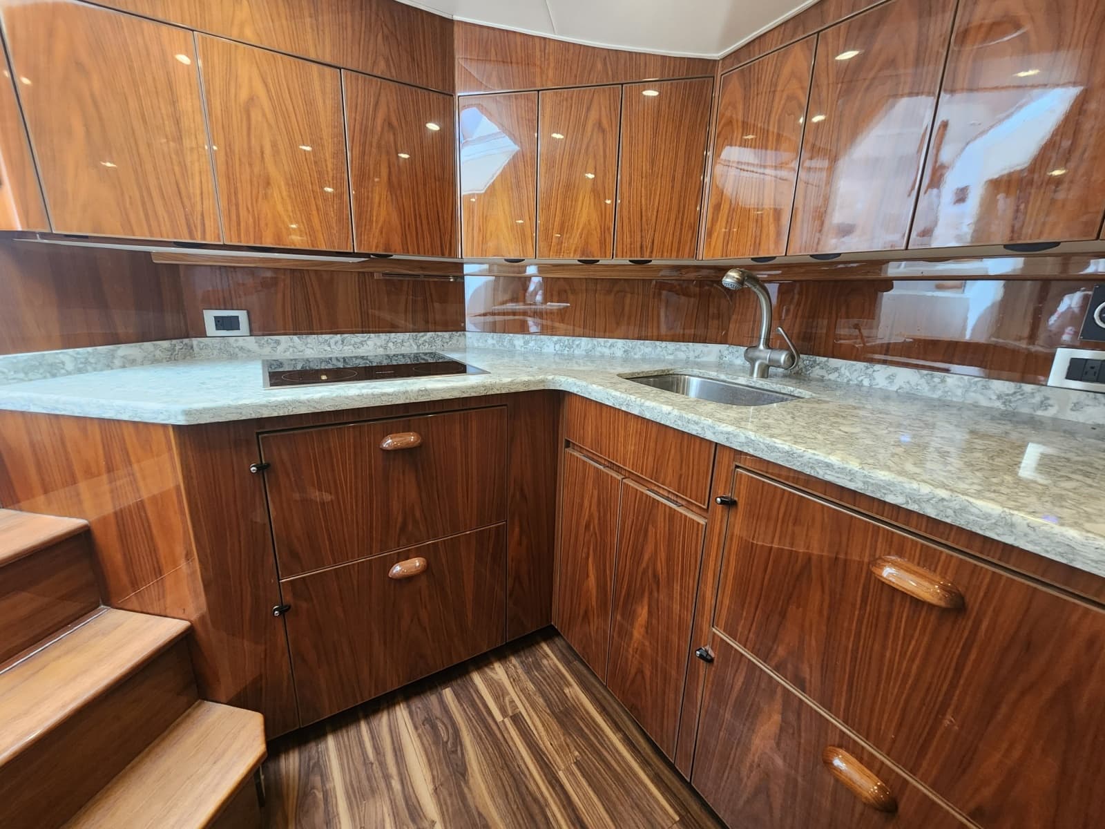 2018 Viking 48 Sport Tower - Photo 21