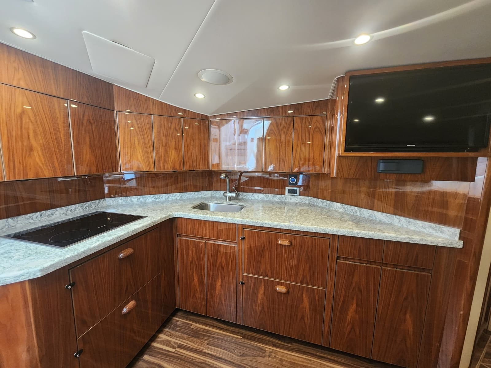 2018 Viking 48 Sport Tower - Photo 22