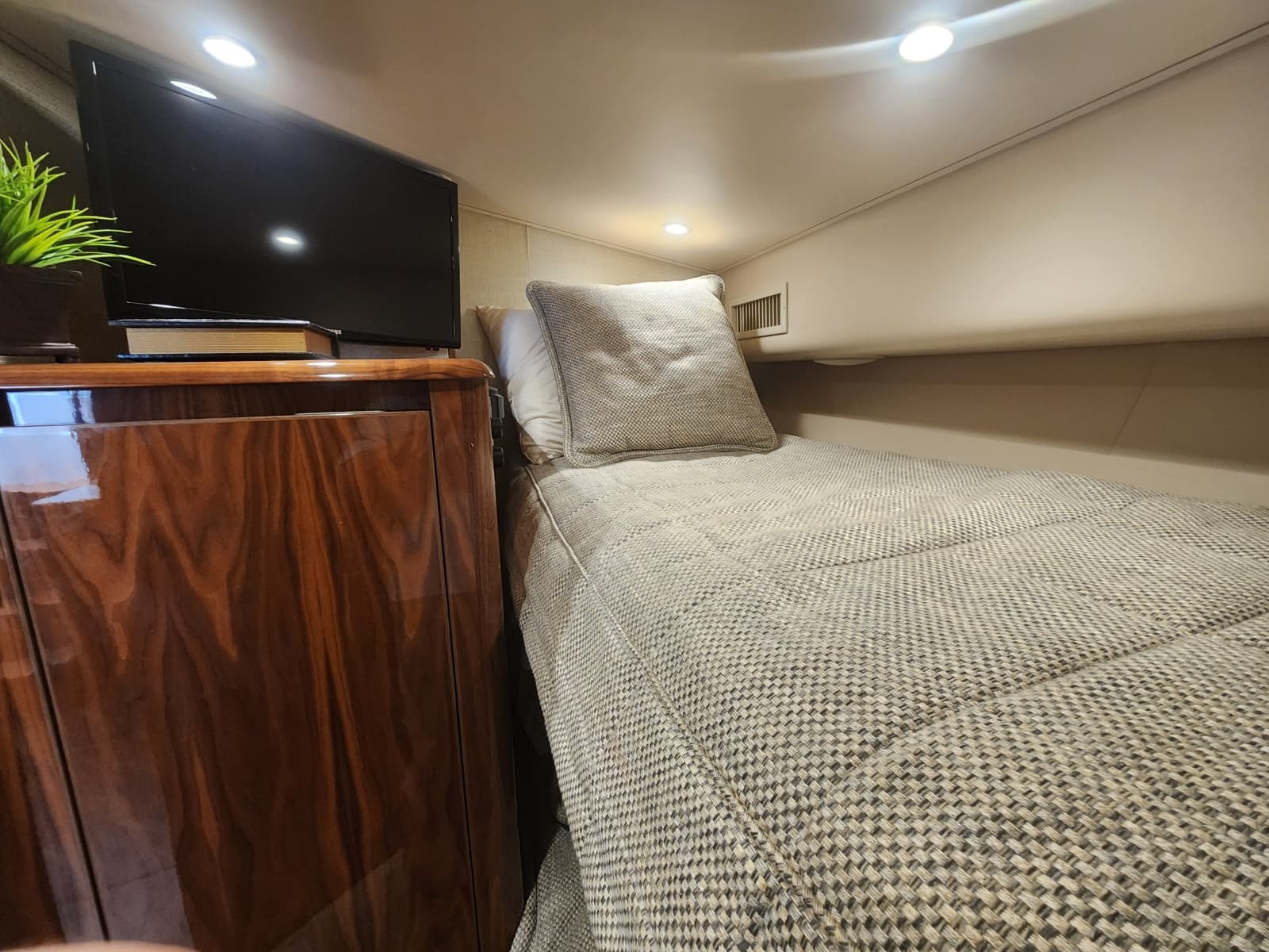 2018 Viking 48 Sport Tower - Photo 27