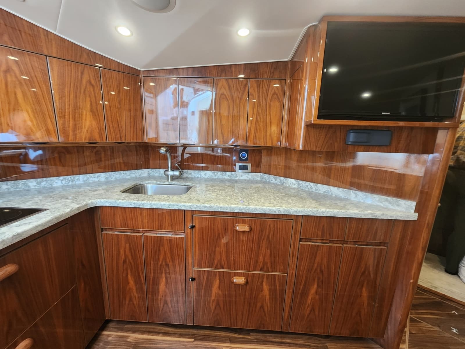 2018 Viking 48 Sport Tower - Photo 19