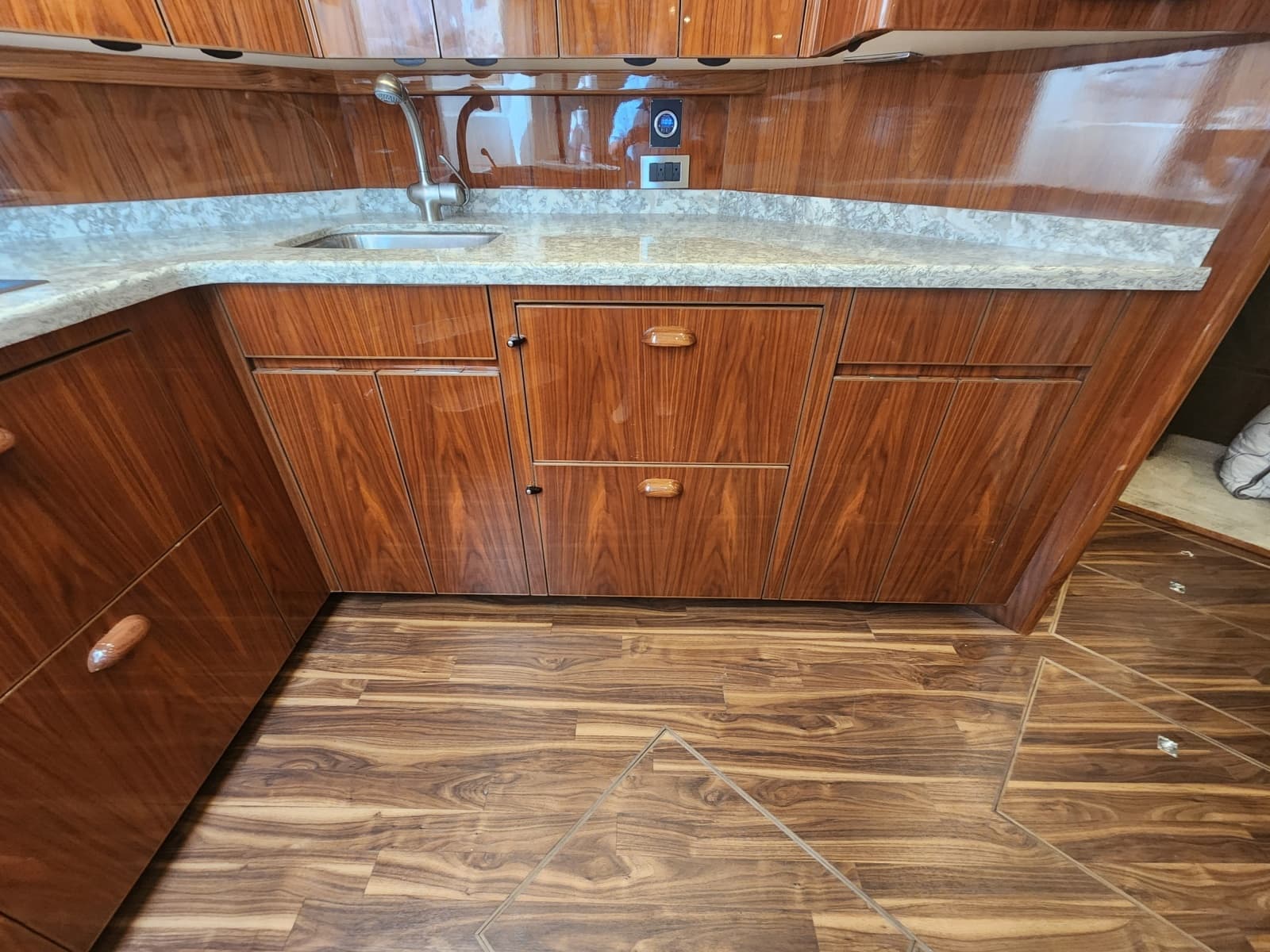 2018 Viking 48 Sport Tower - Photo 20