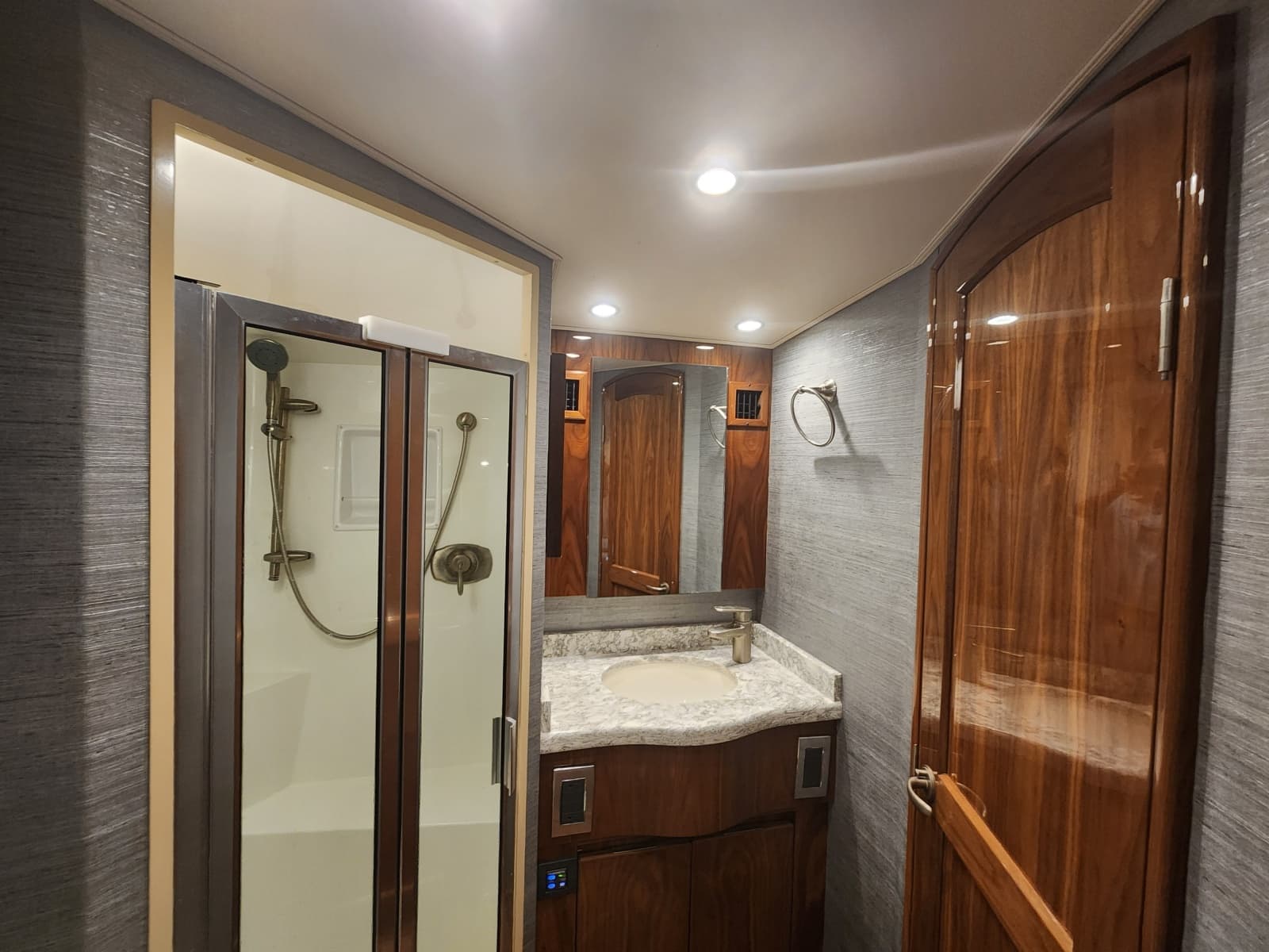 2018 Viking 48 Sport Tower - Photo 28