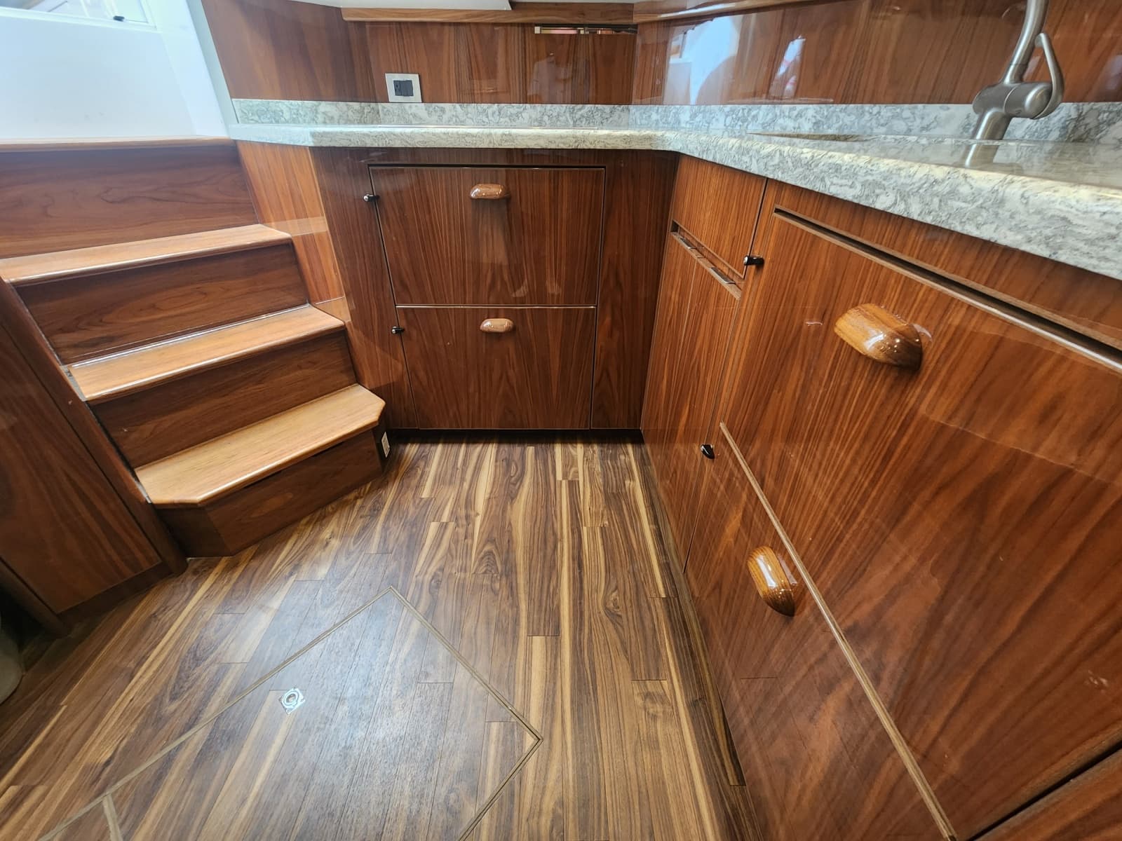 2018 Viking 48 Sport Tower - Photo 23