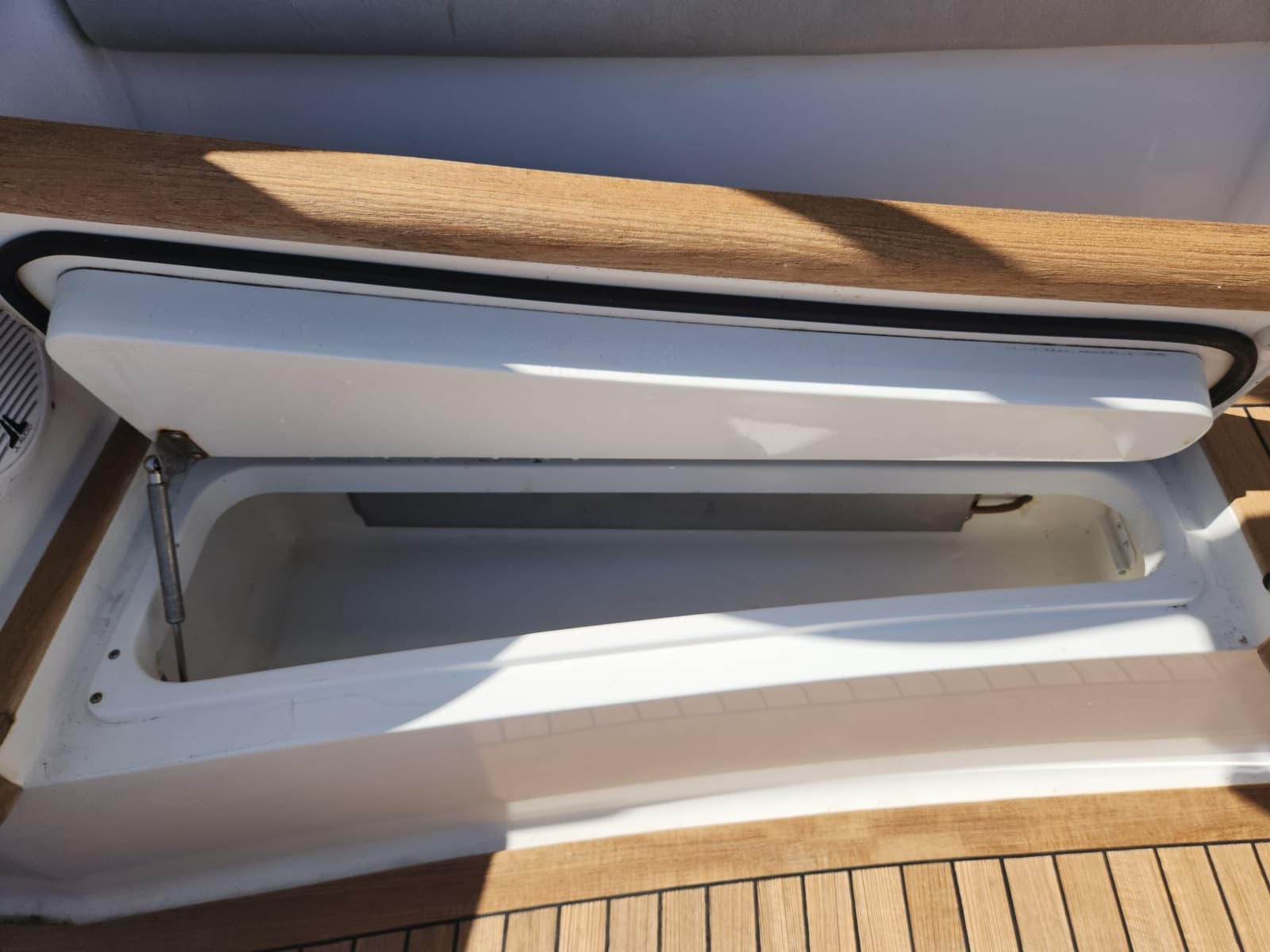 2018 Viking 48 Sport Tower - Photo 44