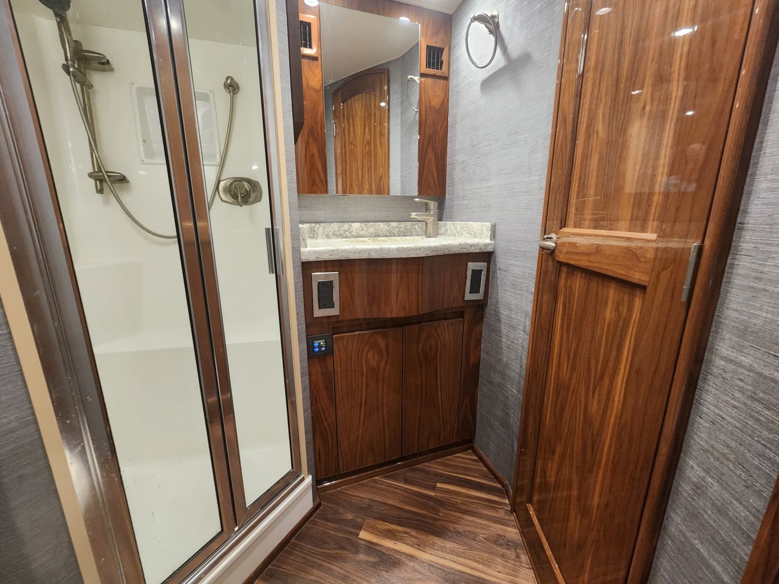 2018 Viking 48 Sport Tower - Photo 29
