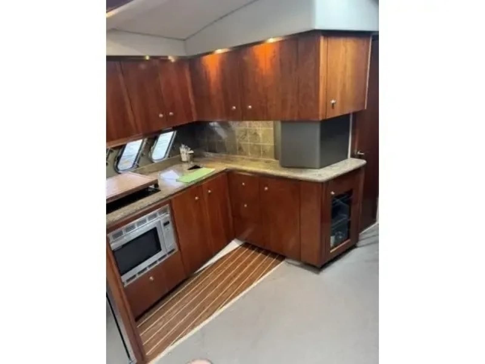 2008 Cruisers 460 Express - Photo 11
