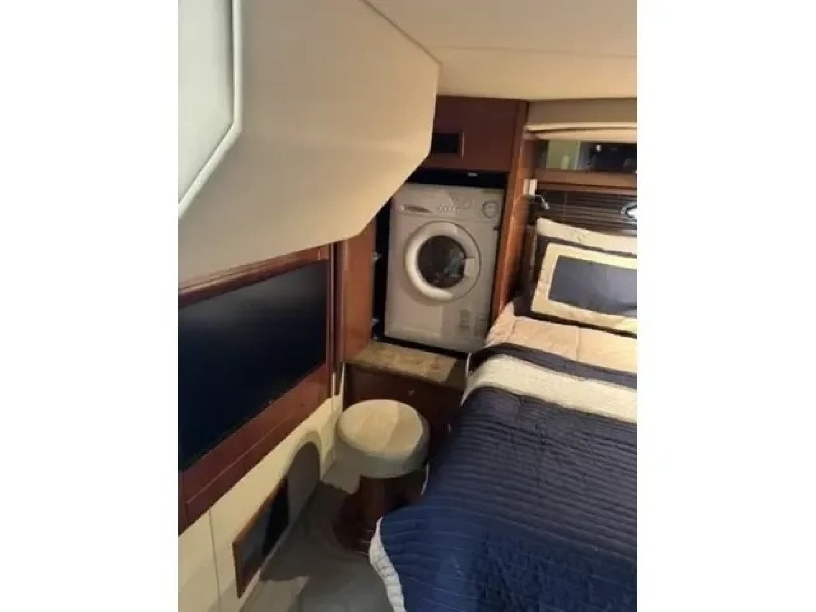 2008 Cruisers 460 Express - Photo 20