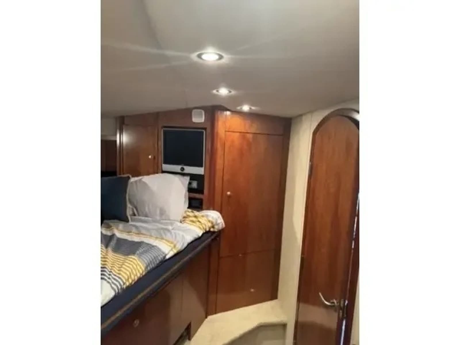 2008 Cruisers 460 Express - Photo 17