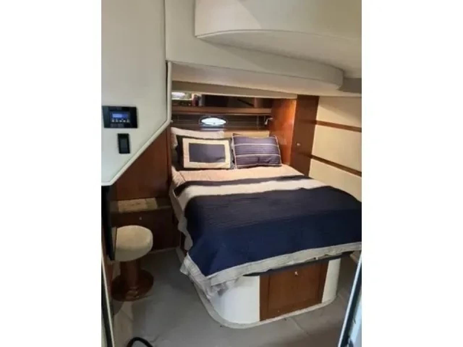 2008 Cruisers 460 Express - Photo 18