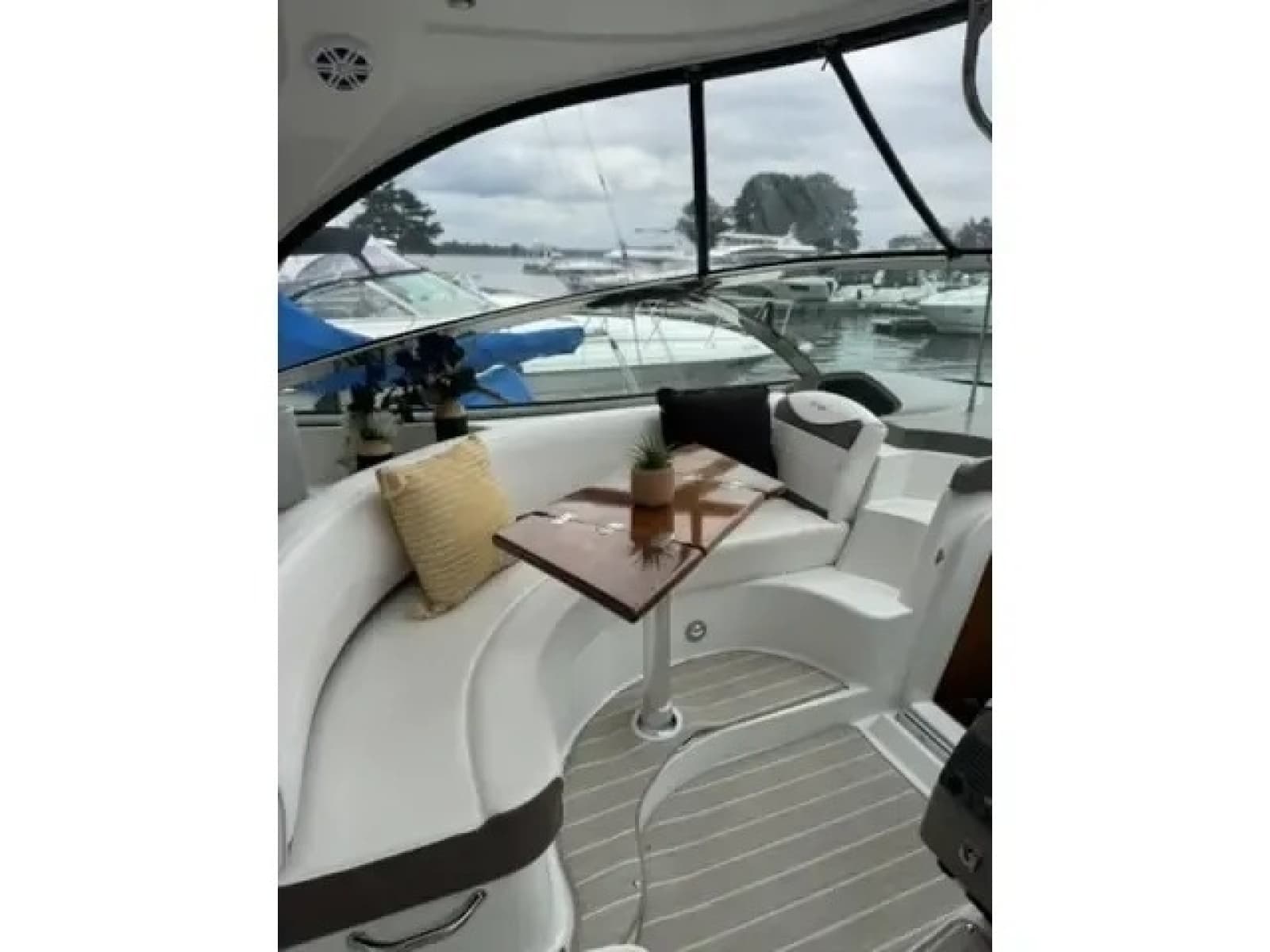 2008 Cruisers 460 Express - Photo 4