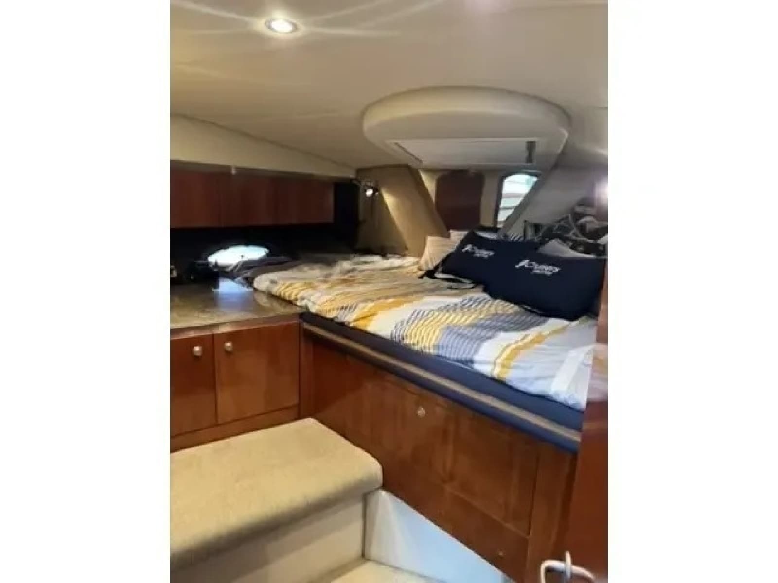 2008 Cruisers 460 Express - Photo 15
