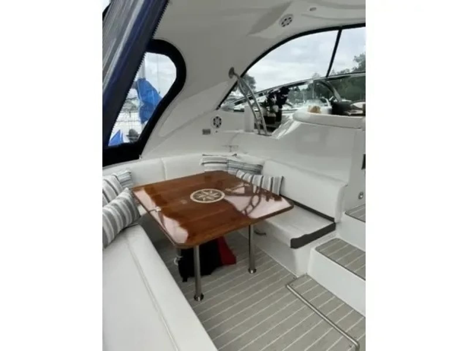 2008 Cruisers 460 Express - Photo 3