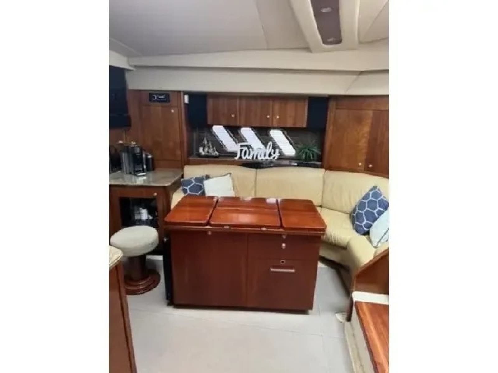 2008 Cruisers 460 Express - Photo 14