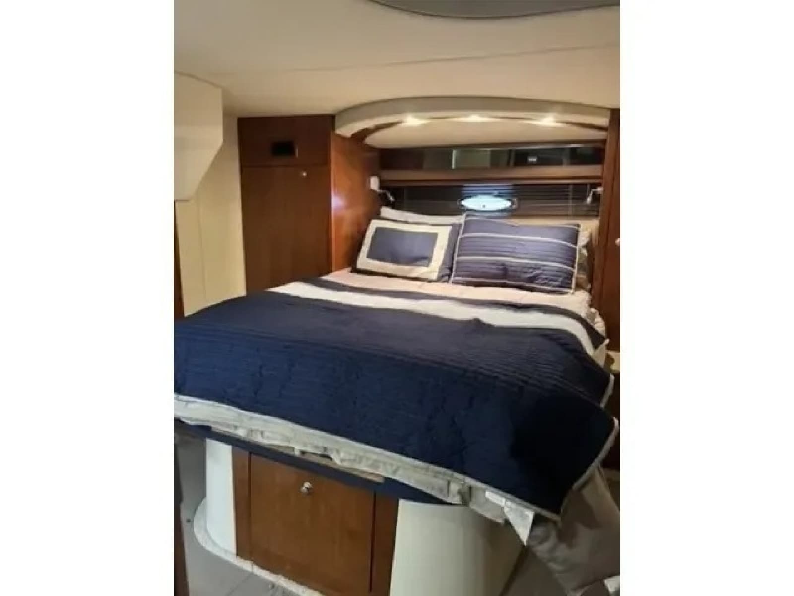 2008 Cruisers 460 Express - Photo 19