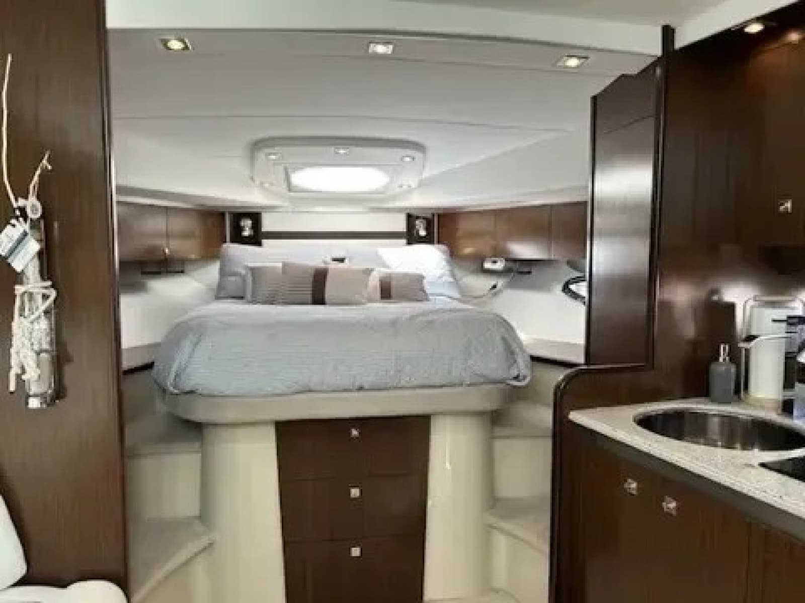 2011 Cruisers Sports Coupe 420 - Photo 30