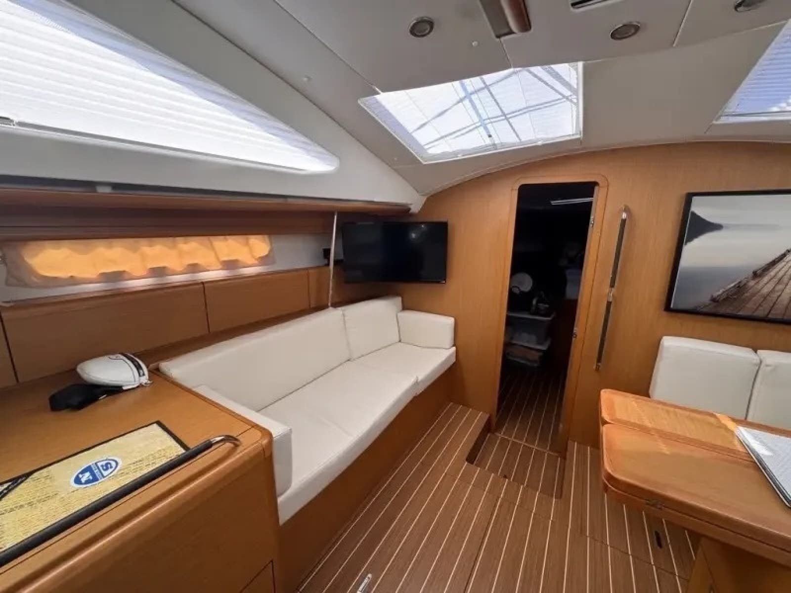 2011 Jeanneau 50 Deck Saloon - Photo 17