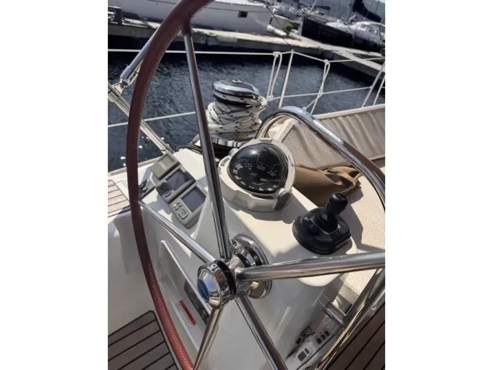 2011 Jeanneau 50 Deck Saloon - Photo 11