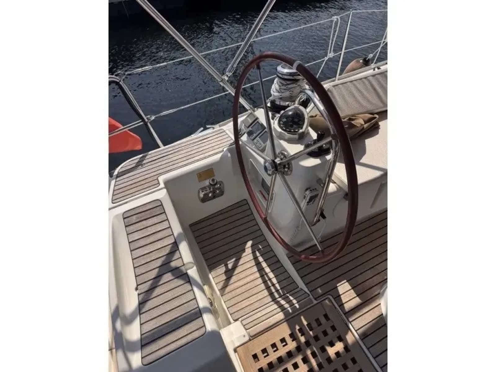 2011 Jeanneau 50 Deck Saloon - Photo 10