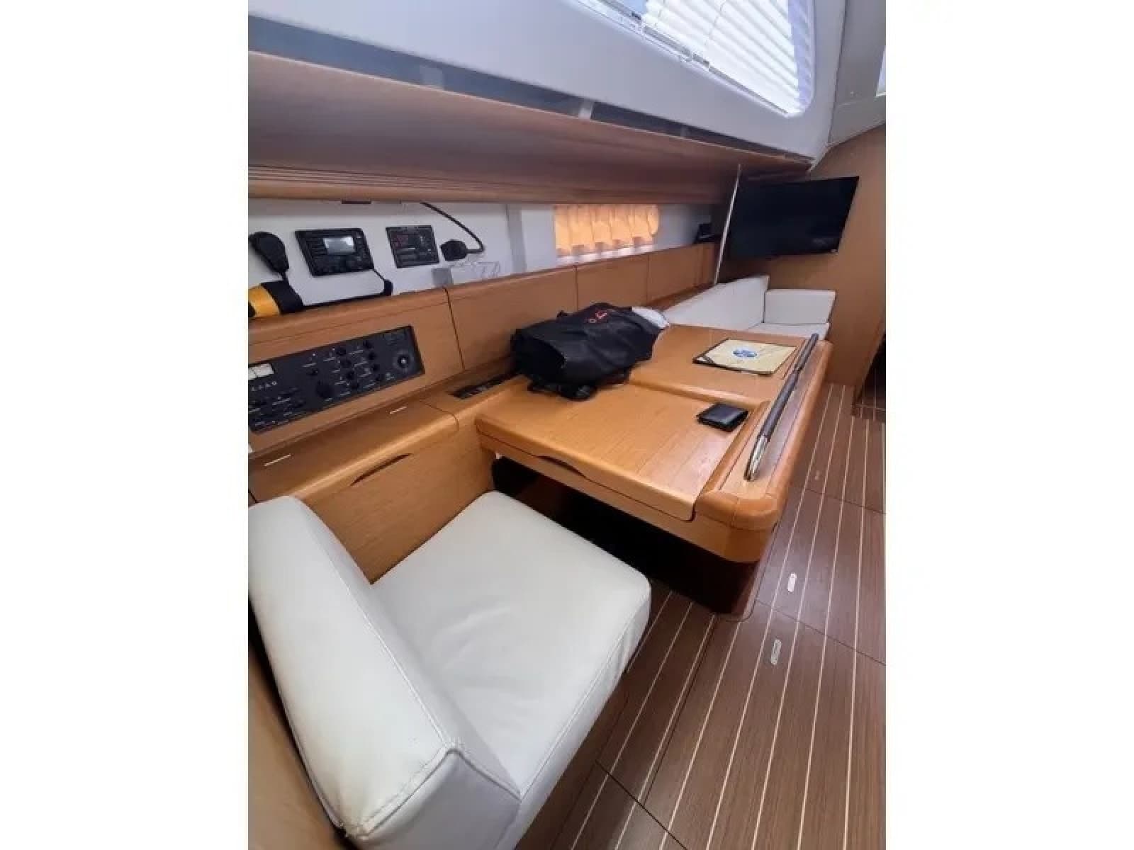 2011 Jeanneau 50 Deck Saloon - Photo 16