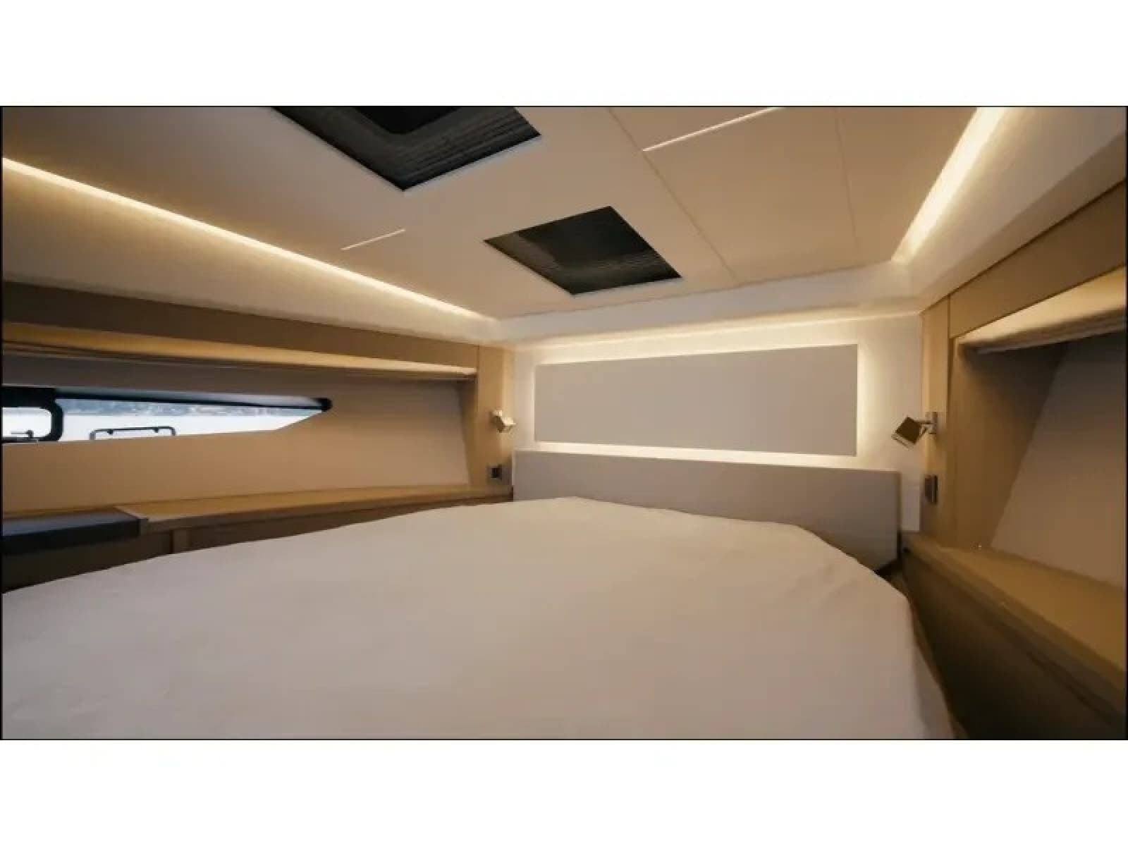 2018 Present Yachts 520S - Photo 28
