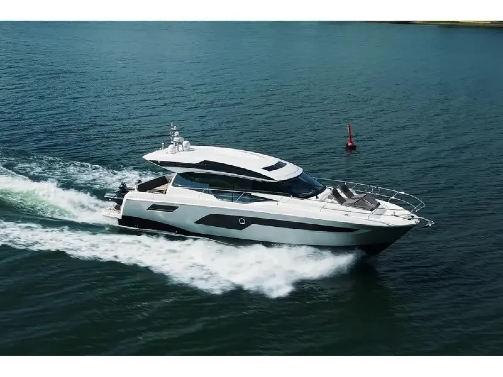 2018 Present Yachts 520S - Photo 1