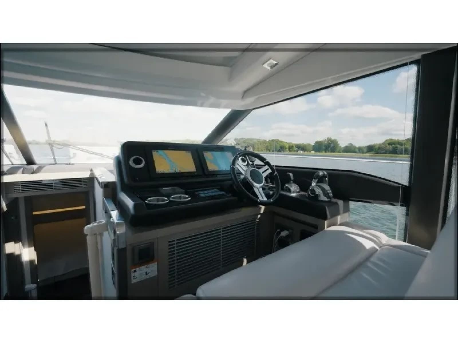 2018 Present Yachts 520S - Photo 23
