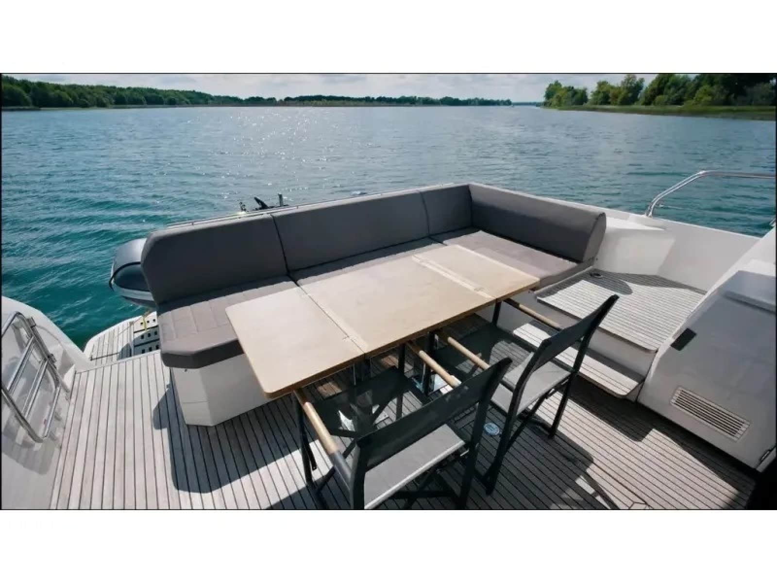 2018 Present Yachts 520S - Photo 12