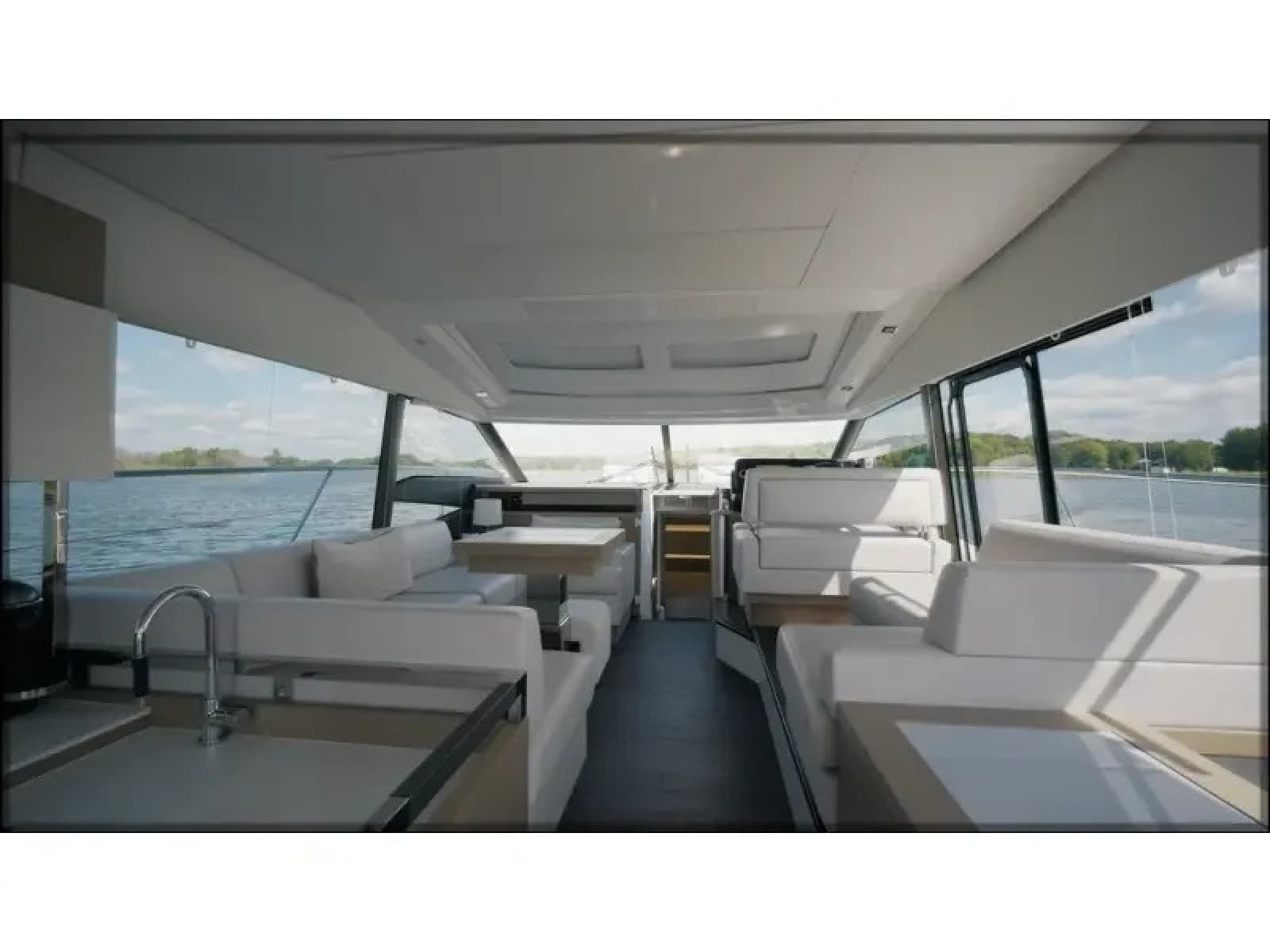 2018 Present Yachts 520S - Photo 20