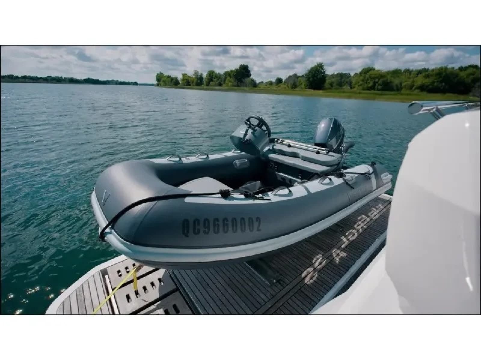 2018 Present Yachts 520S - Photo 10