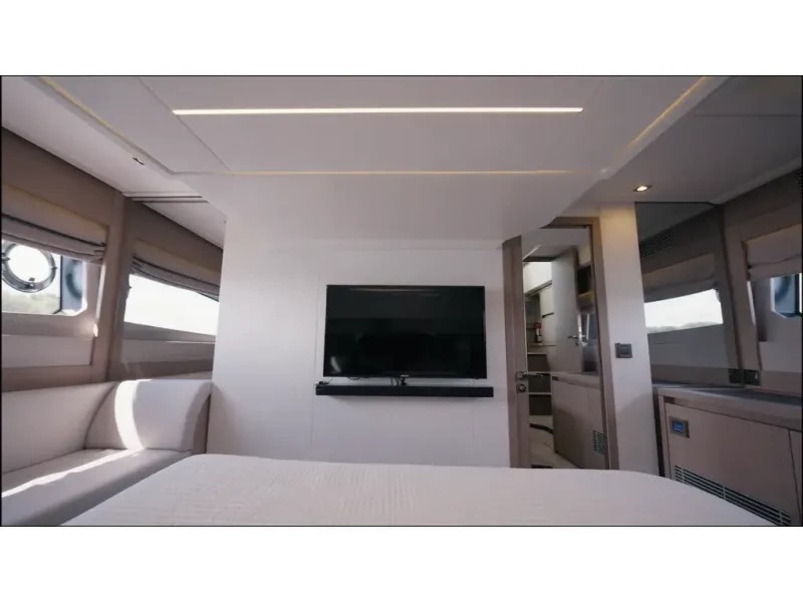 2018 Present Yachts 520S - Photo 31