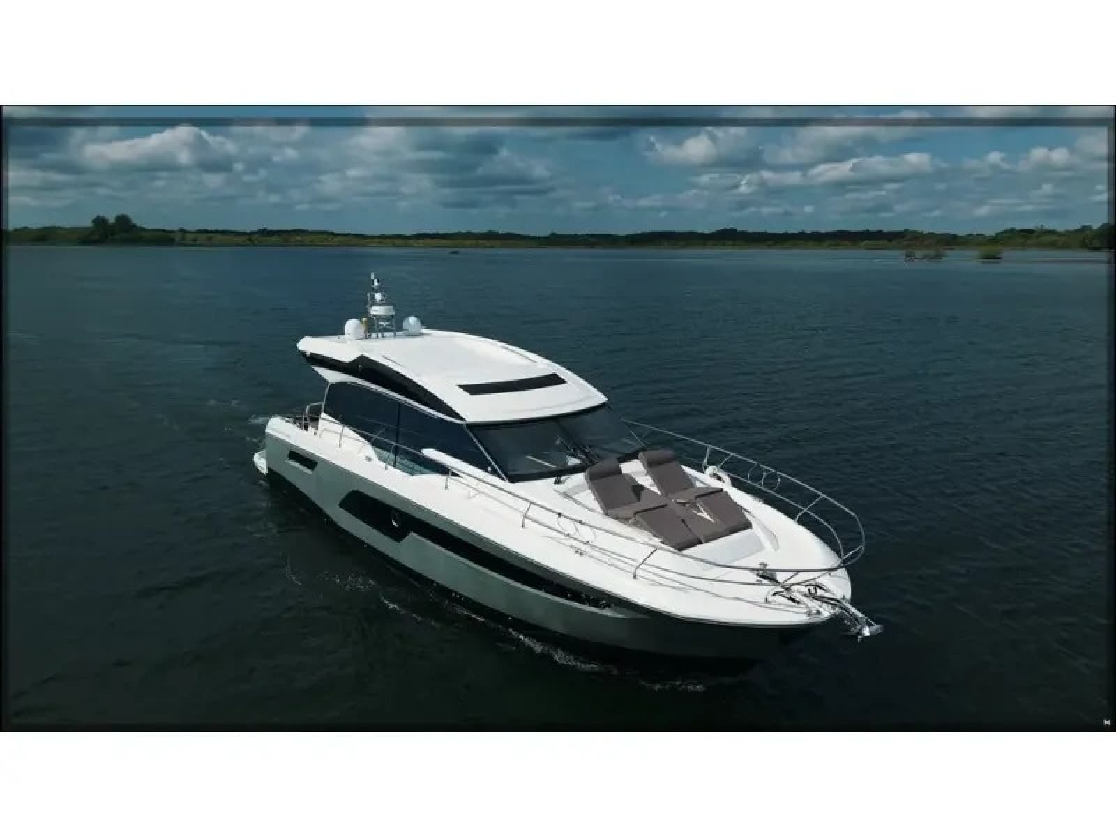 2018 Present Yachts 520S - Photo 4
