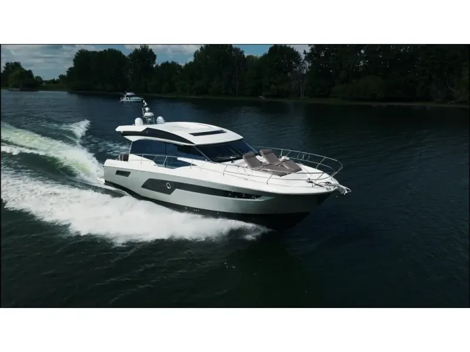 2018 Present Yachts 520S - Photo 5