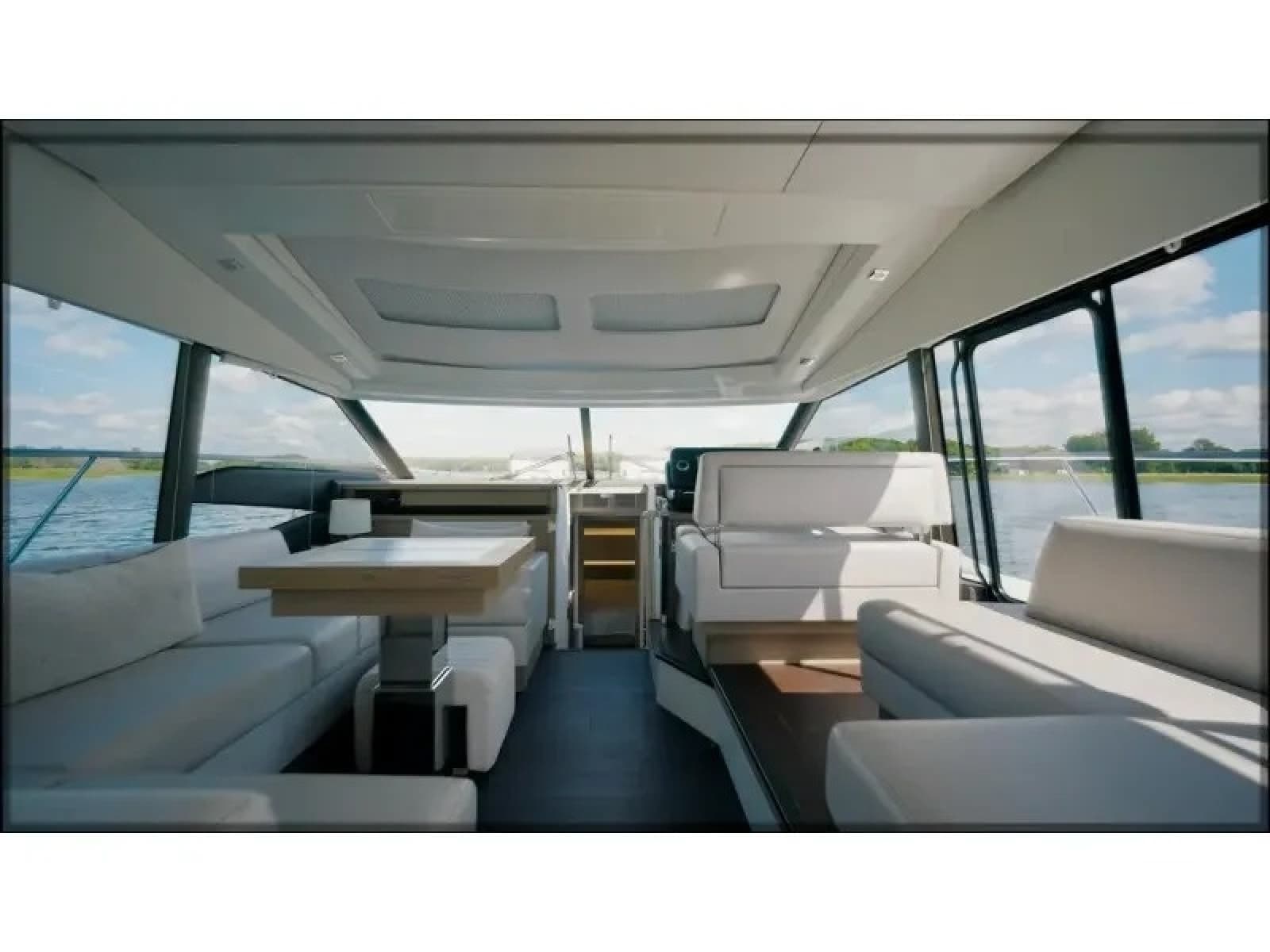 2018 Present Yachts 520S - Photo 21