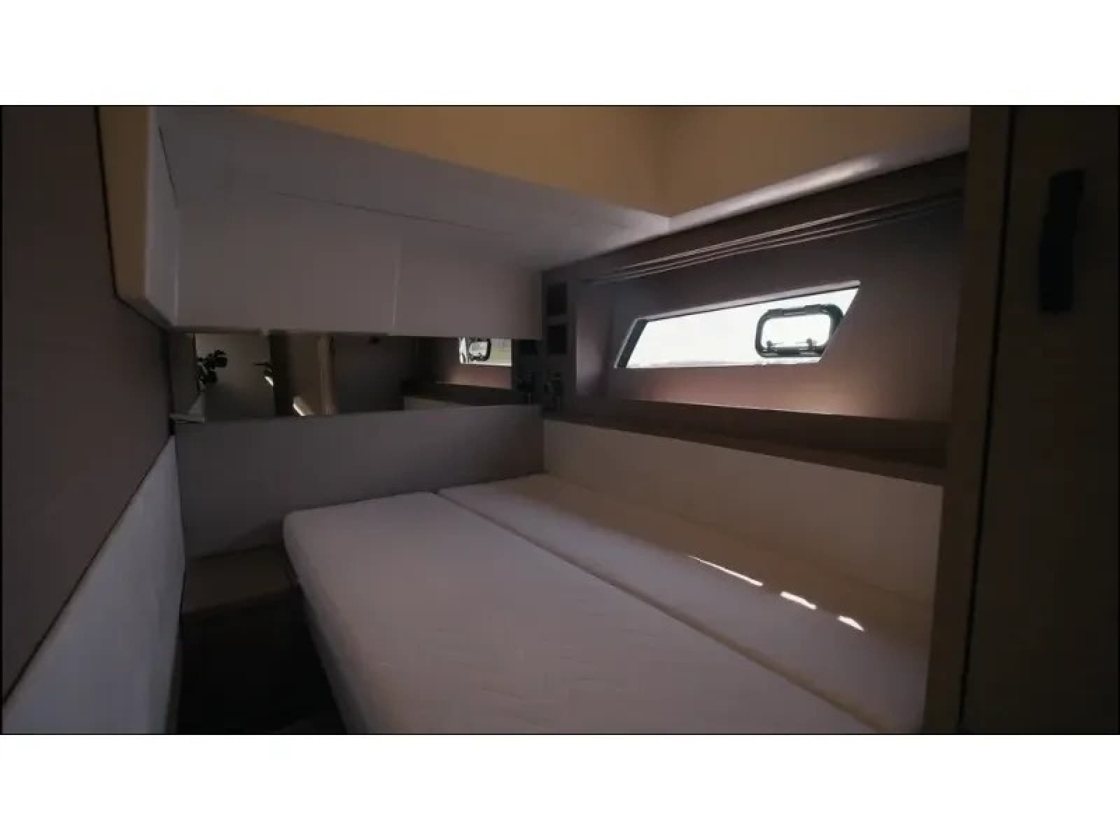 2018 Present Yachts 520S - Photo 30