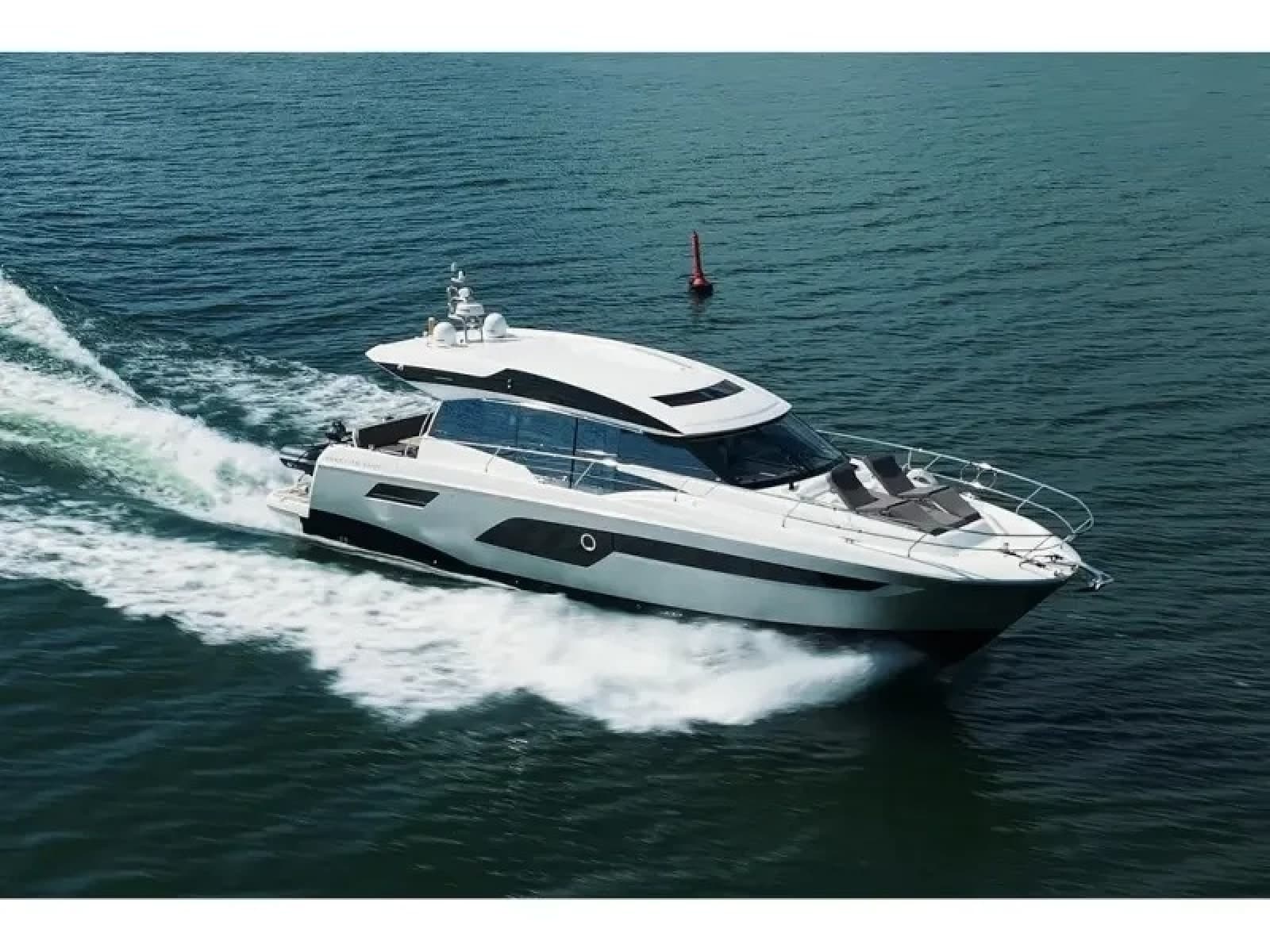 2018 Present Yachts 520S - Photo 2