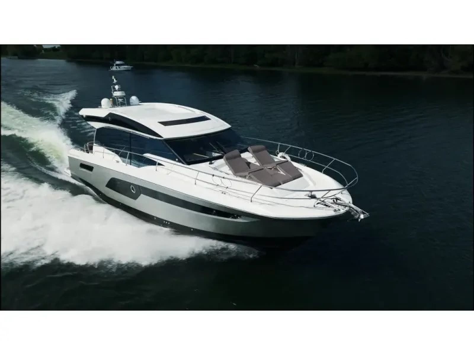 2018 Present Yachts 520S - Photo 6