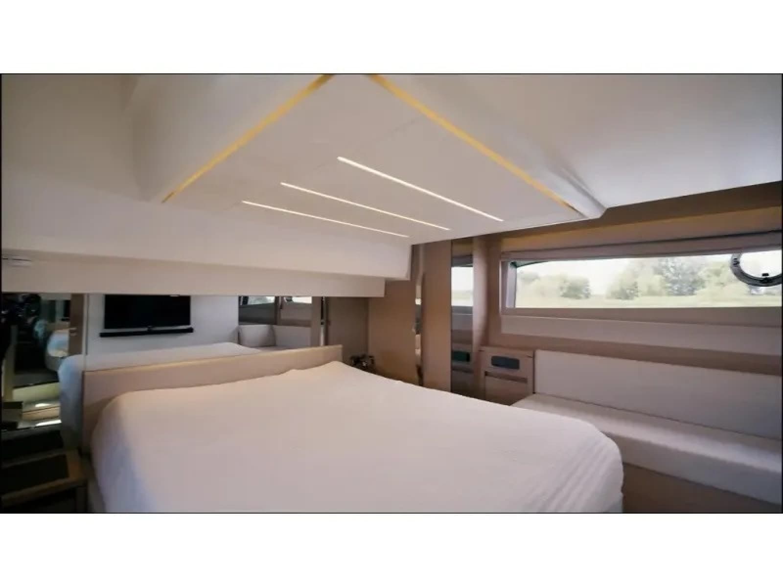 2018 Present Yachts 520S - Photo 27