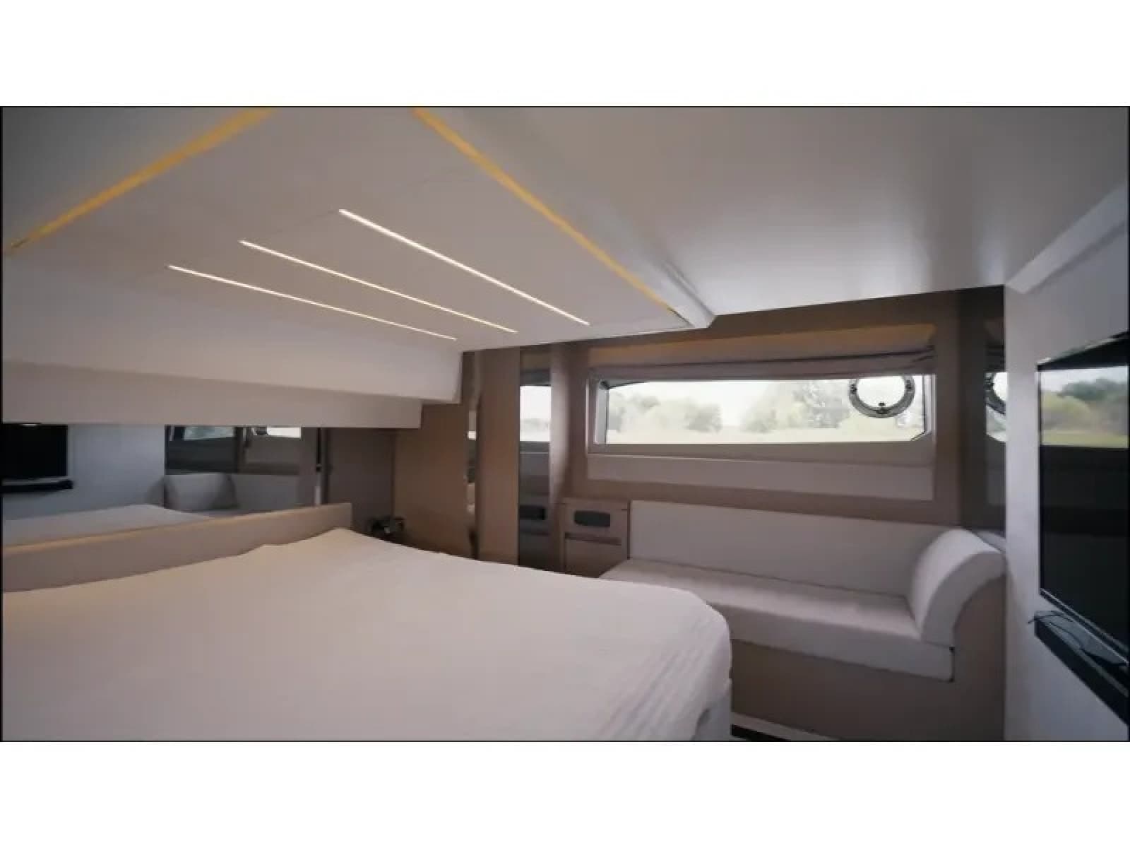 2018 Present Yachts 520S - Photo 26