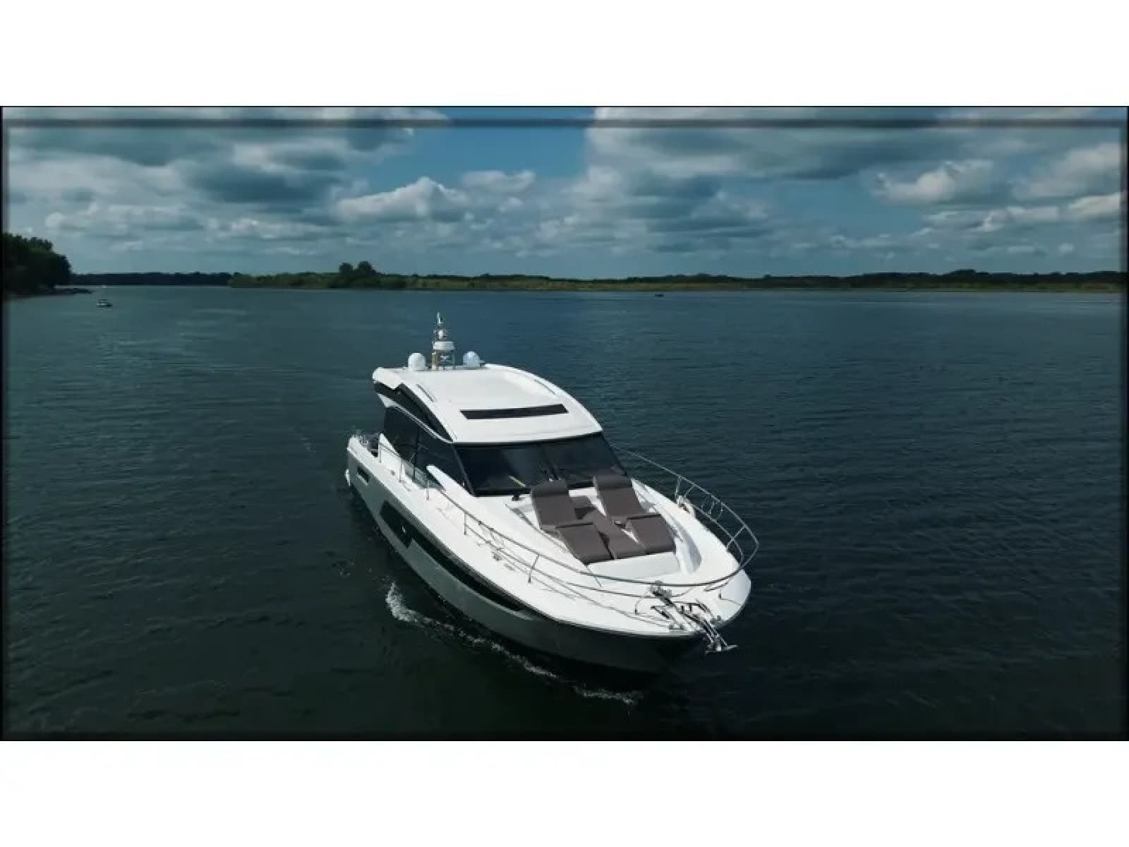 2018 Present Yachts 520S - Photo 7
