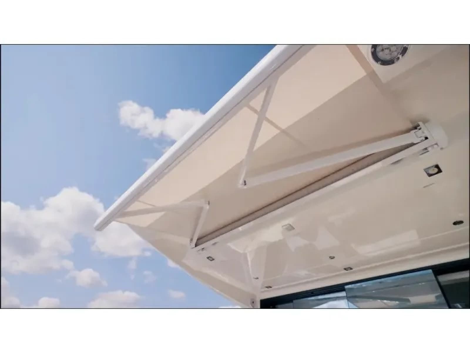 2018 Present Yachts 520S - Photo 13