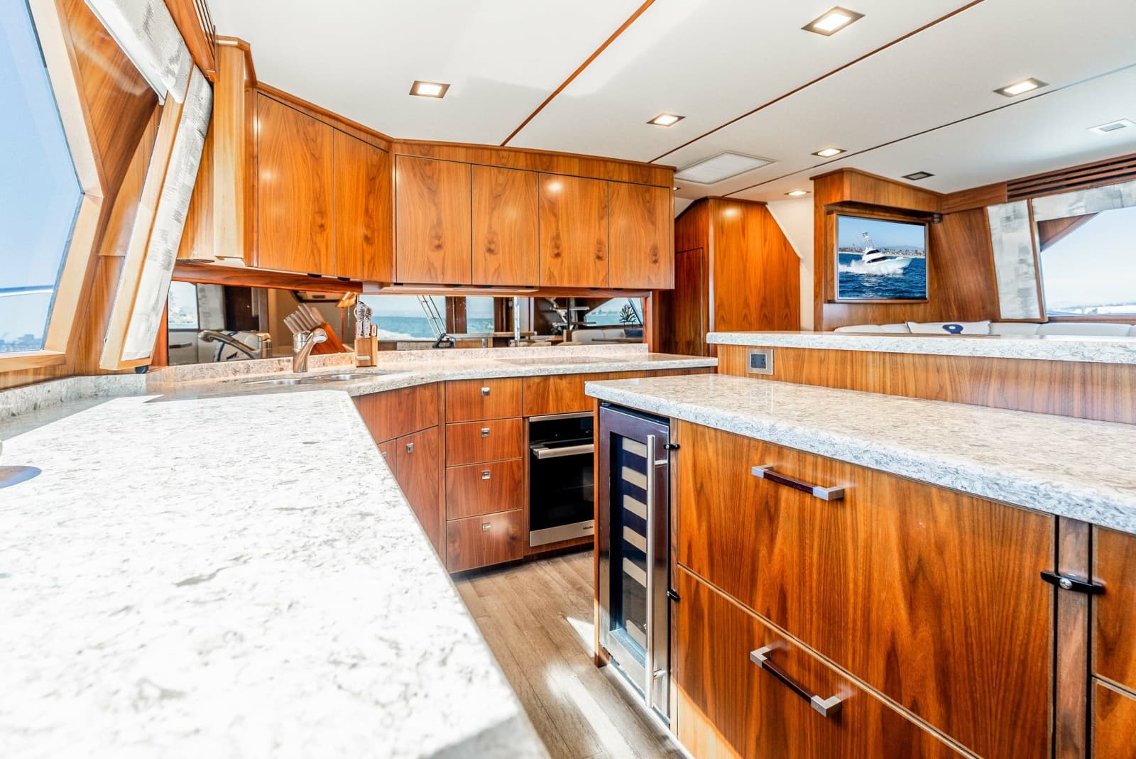 2018 Viking 72 Convertible - Photo 10