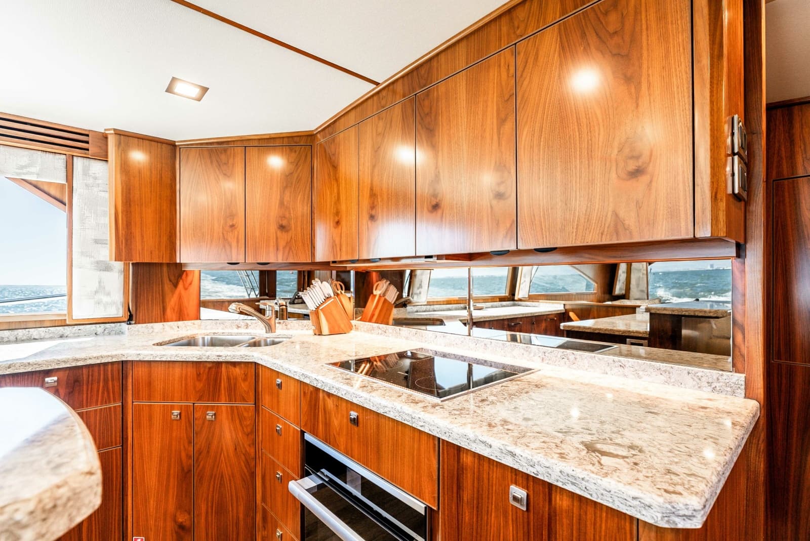 2018 Viking 72 Convertible - Photo 11