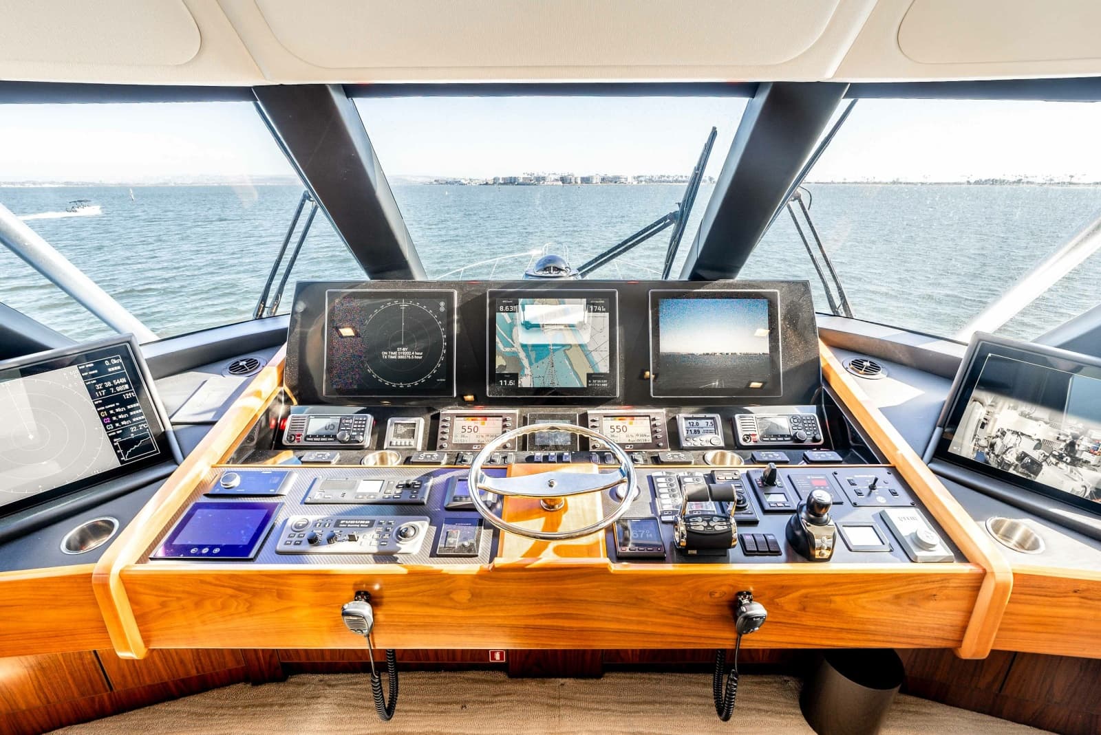 2018 Viking 72 Convertible - Photo 2